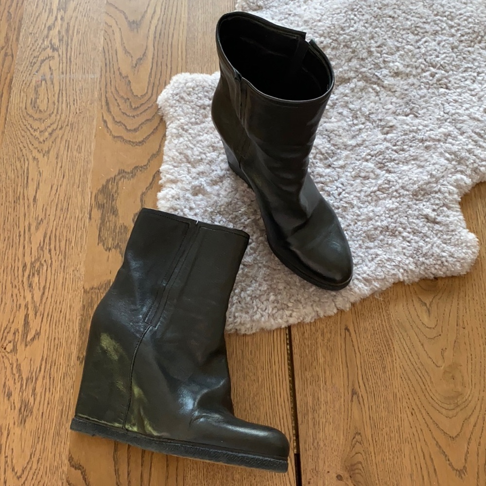 Stuart weitzman black wedge booties size 11